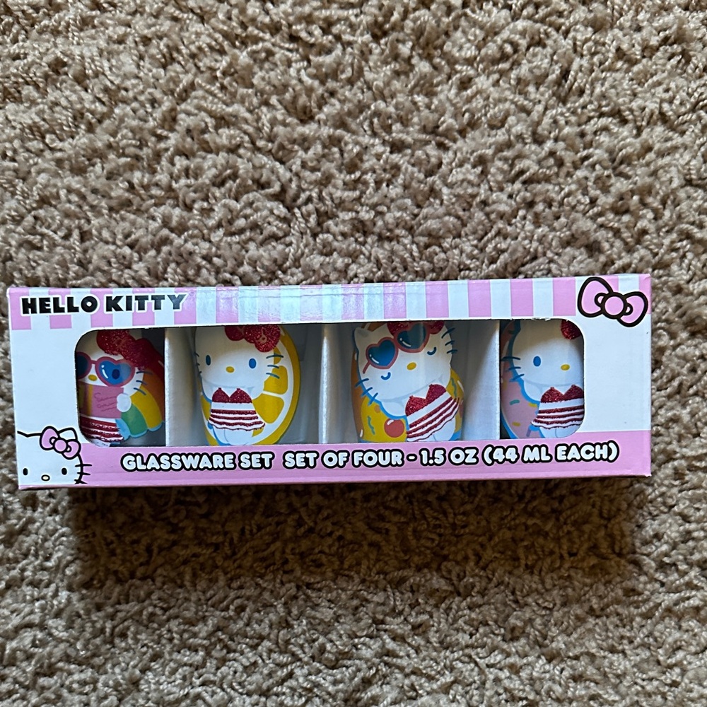 NWT Hello Kitty Colorful Glassware Set